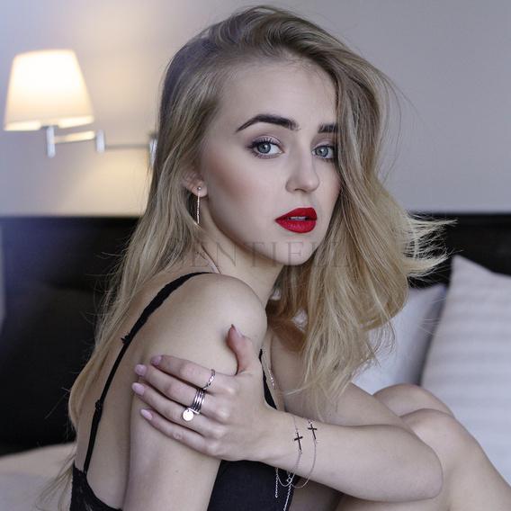 Srebrny delikatny pierścionek pr.925 z szafirowymi cyrkoniami - Nieskończoność